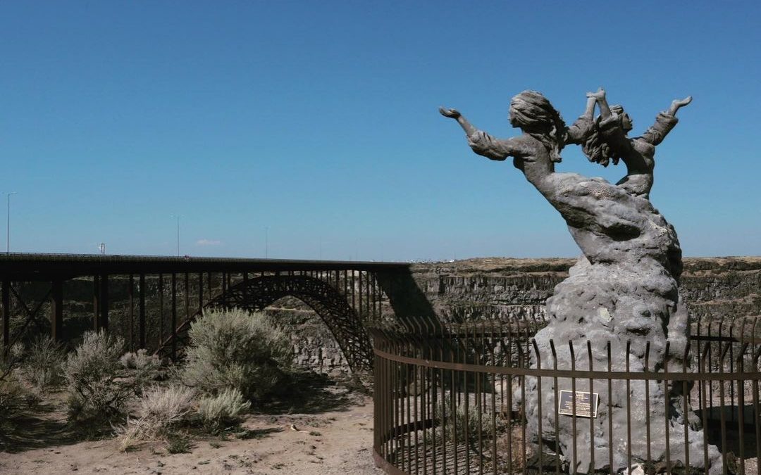 Petrine Memorial Bridge going into Twin Falls where my dad @rollie_c was born. I…
