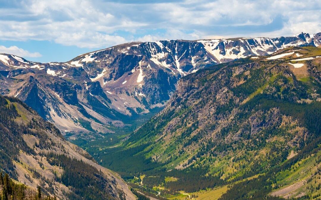 Driving along the scenic Beartooth Highway, nature’s majesty unfolds at every tu…