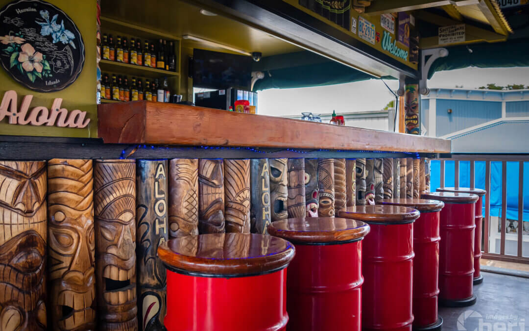 Maui’s Bar: Maui Red Bar Counter