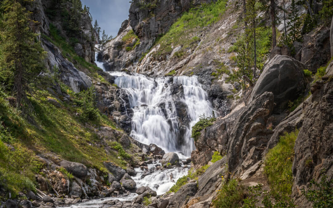 Mystic Moments: Captivating Scenes at Yellowstone’s Mystic Falls