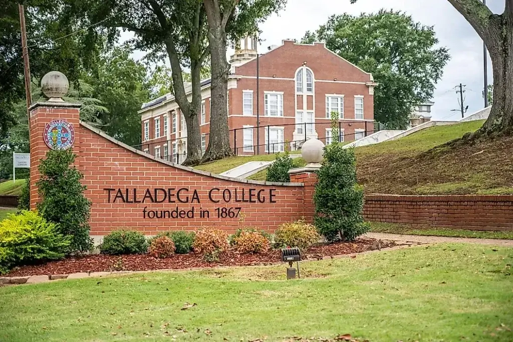9 Most Beautiful College Towns In Alabama