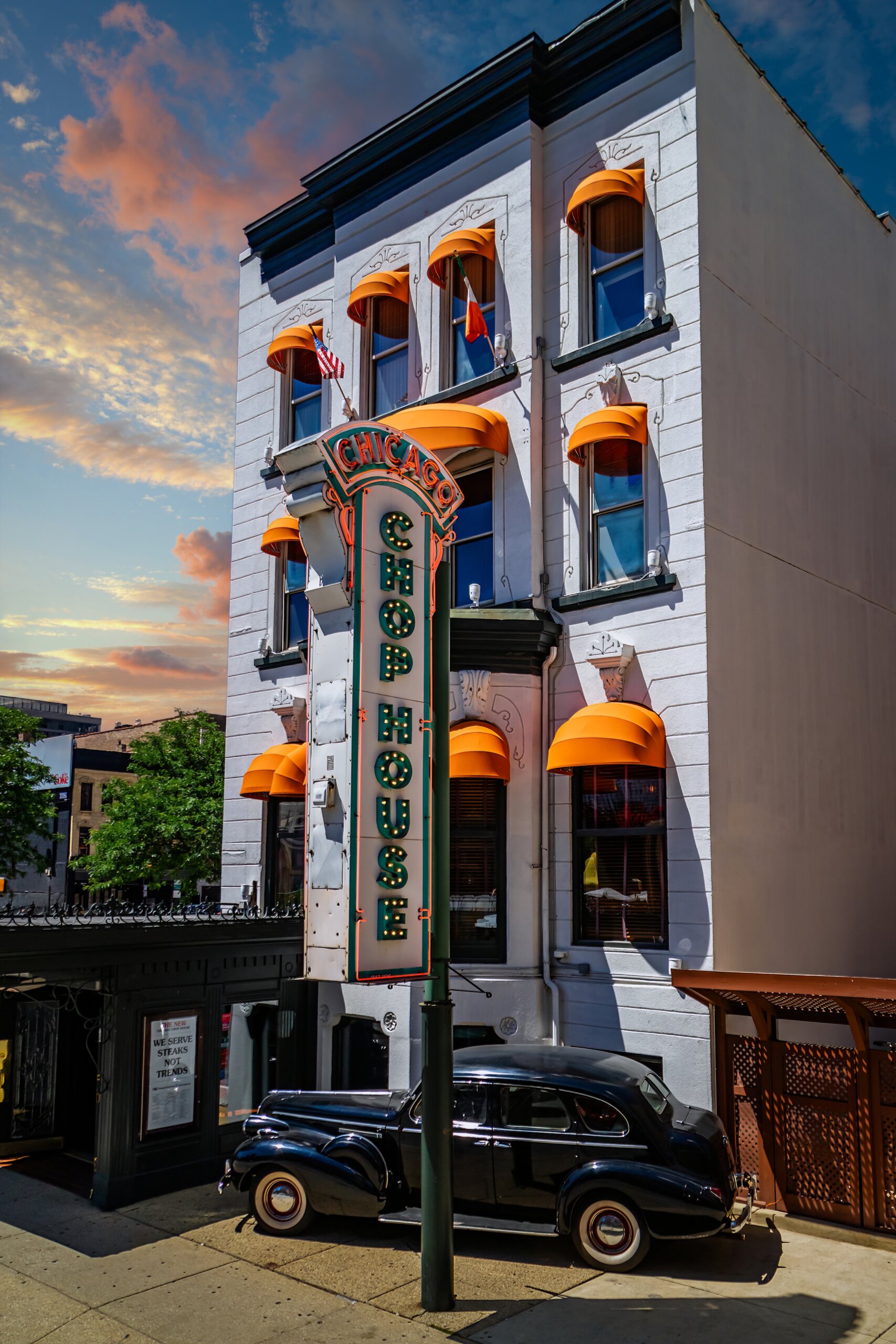 Chicago Chop House Restaurant: Classic Signage Architecture