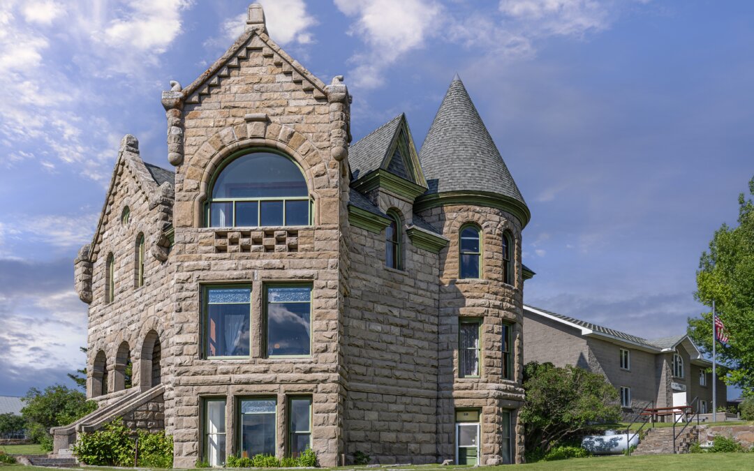 Castle Museum and Carriage House: White Sulphur Springs